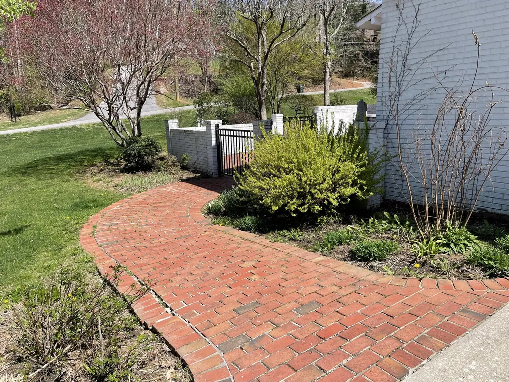 310 Sunny Brook Lane Heidrick KY 40949