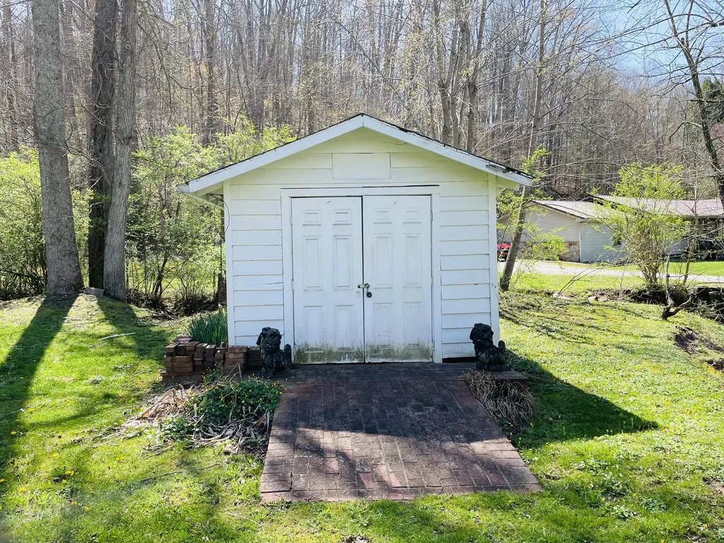 310 Sunny Brook Lane Heidrick KY 40949