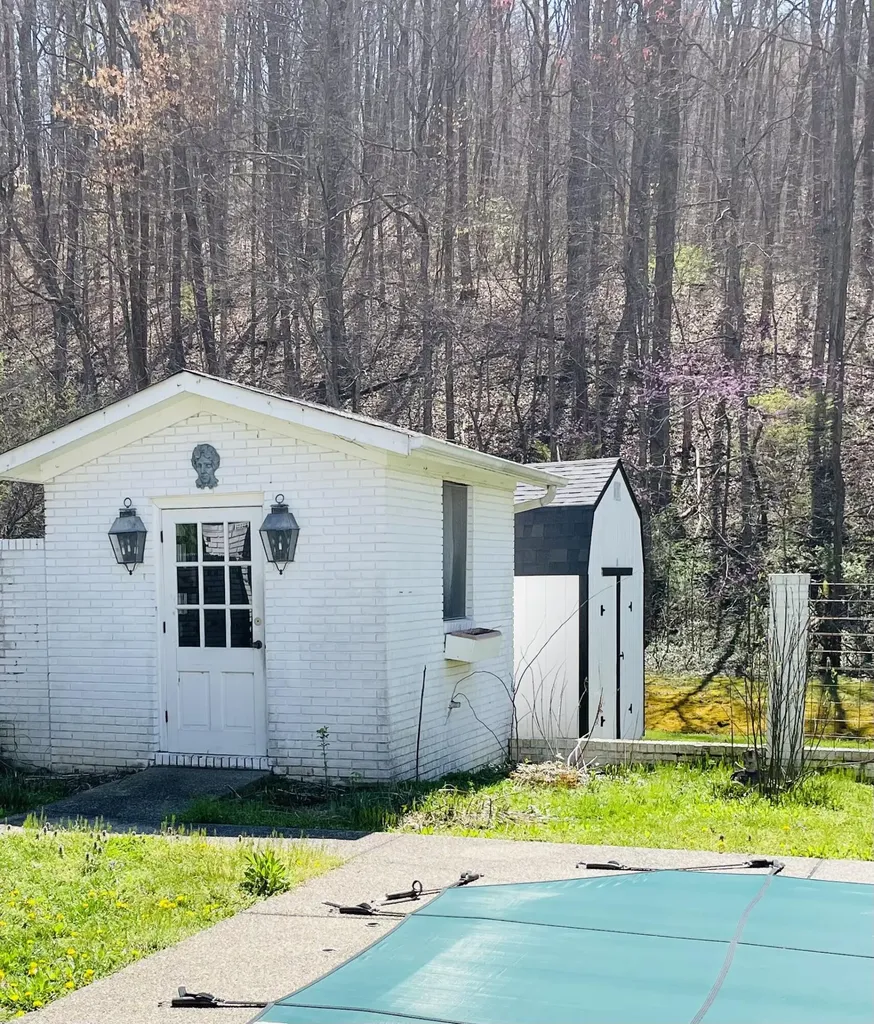 310 Sunny Brook Lane Heidrick KY 40949