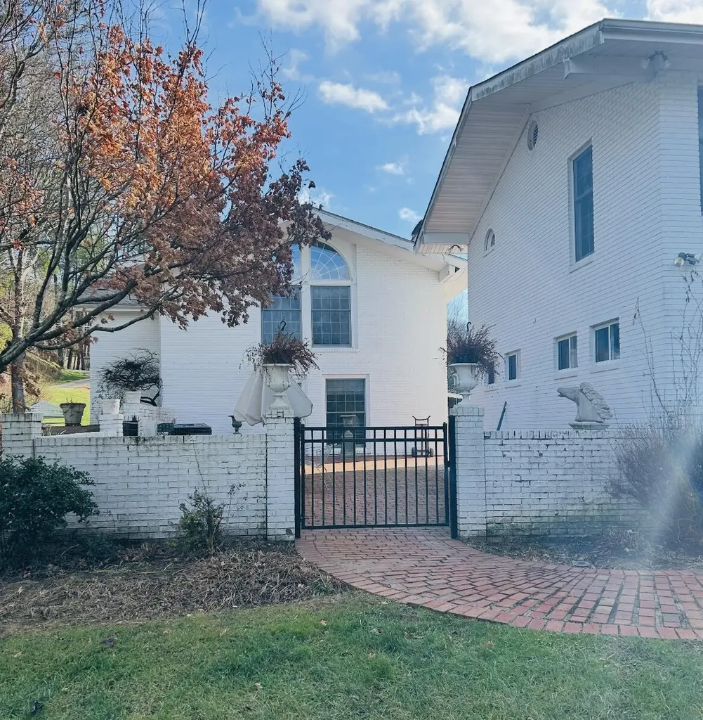 310 Sunny Brook Lane Heidrick KY 40949