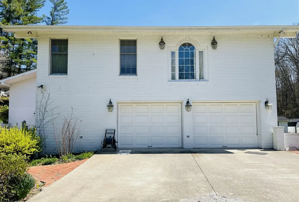 310 Sunny Brook Lane Heidrick KY 40949