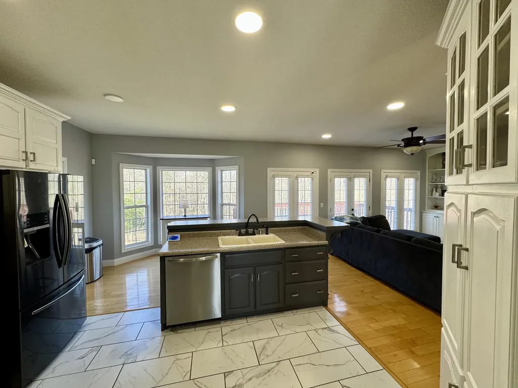 192 Pond View Drive Strunk KY 42649