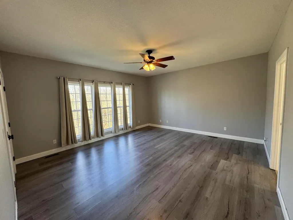192 Pond View Drive Strunk KY 42649