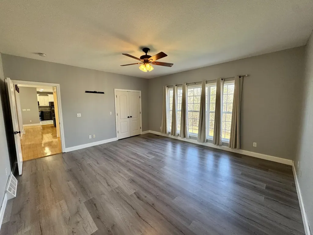 192 Pond View Drive Strunk KY 42649