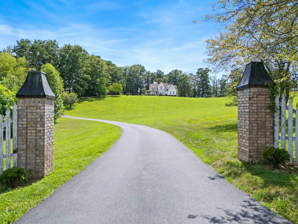 1055 Maple Grove School Road London KY 40744