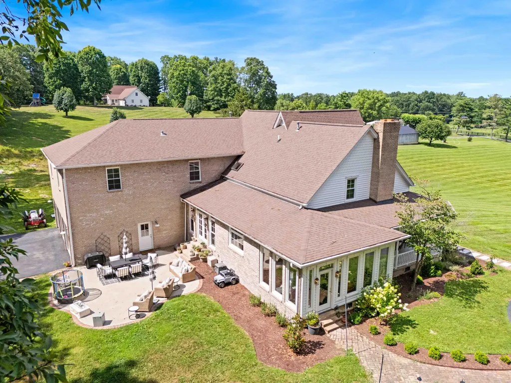 1055 Maple Grove School Road London KY 40744