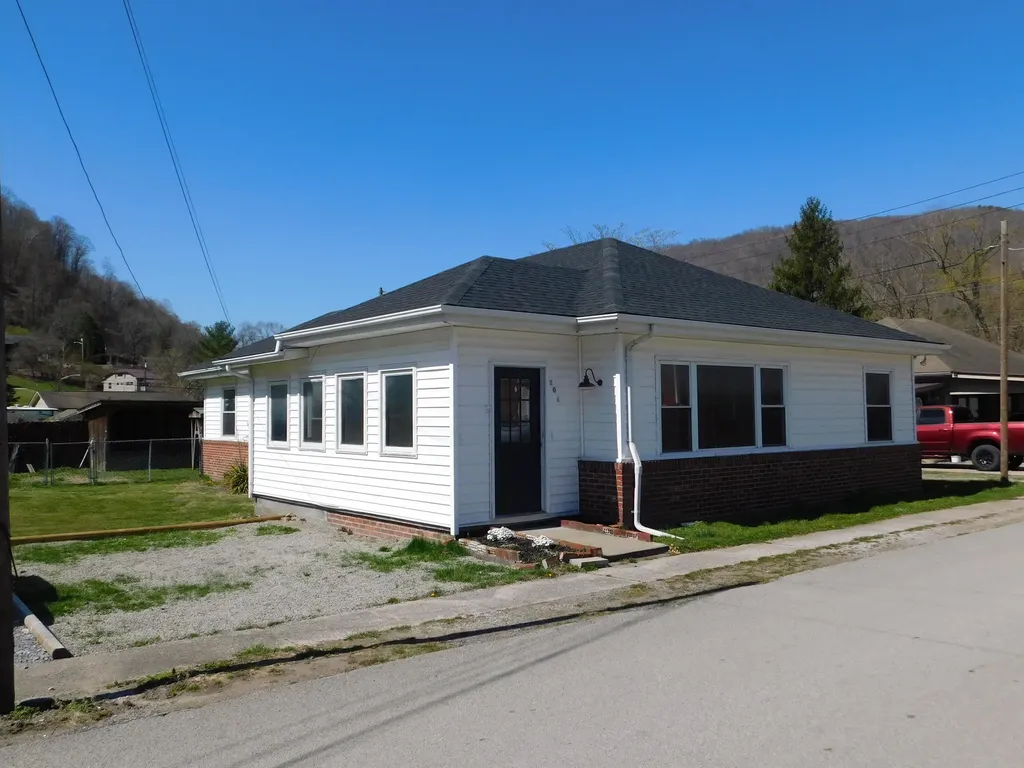 101 Dizney Evarts KY 40828