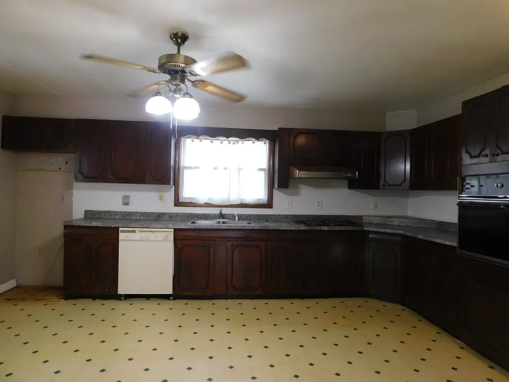 101 Dizney Evarts KY 40828