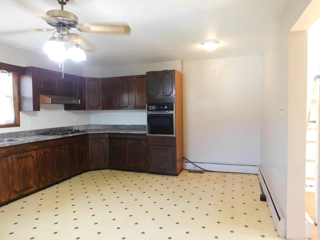 101 Dizney Evarts KY 40828