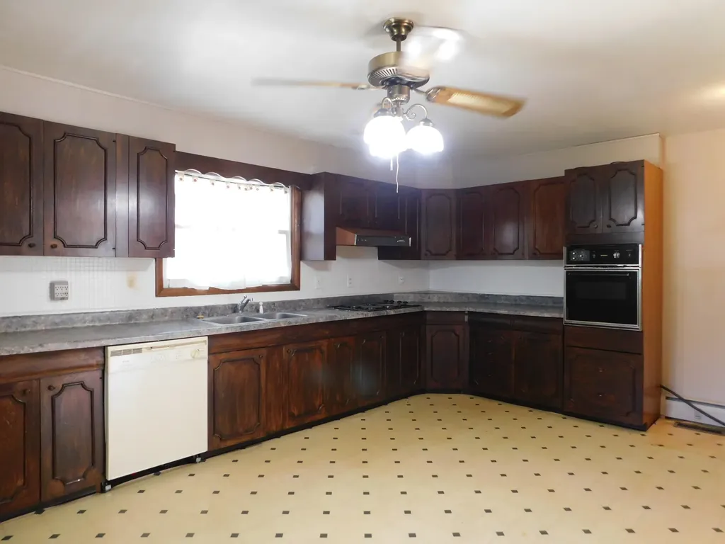 101 Dizney Evarts KY 40828