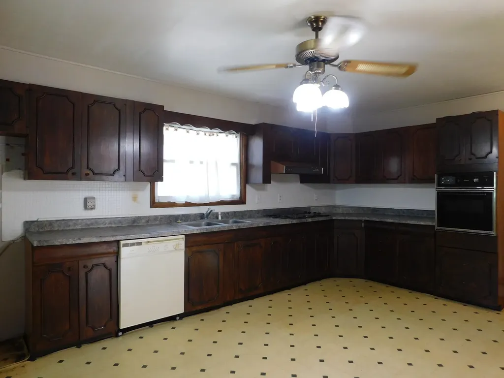 101 Dizney Evarts KY 40828