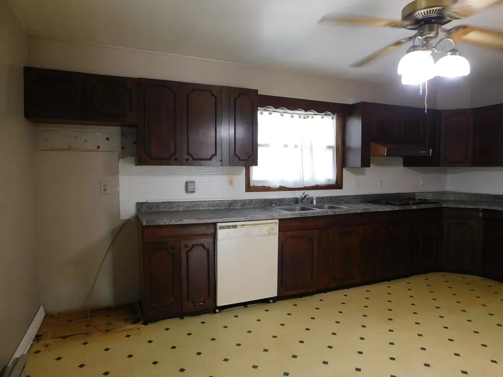 101 Dizney Evarts KY 40828