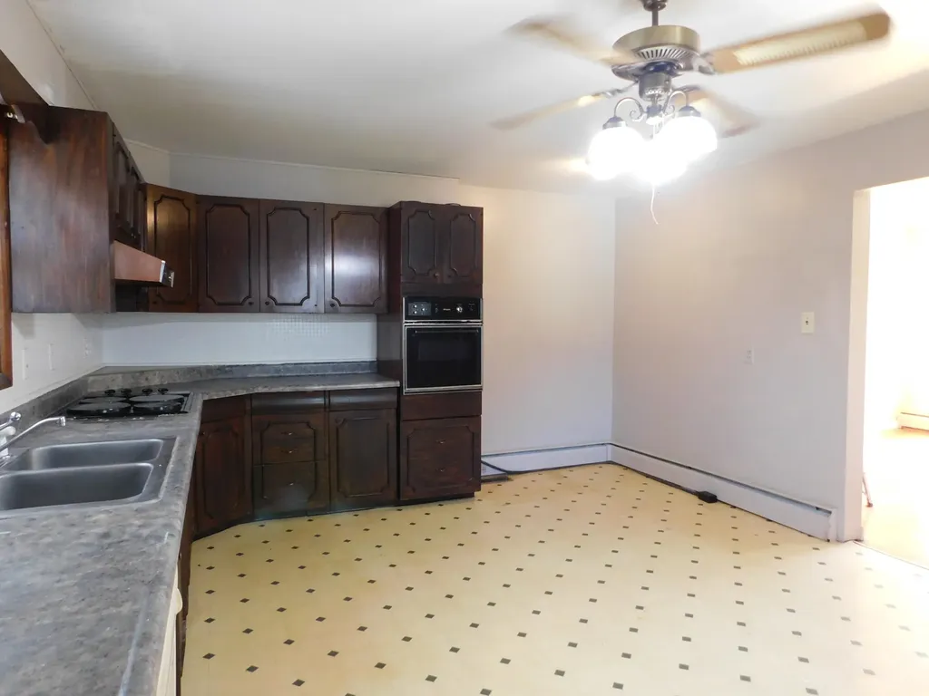101 Dizney Evarts KY 40828