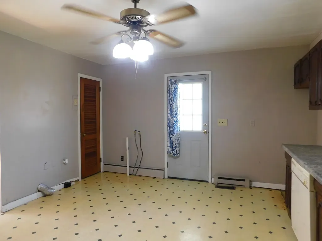 101 Dizney Evarts KY 40828