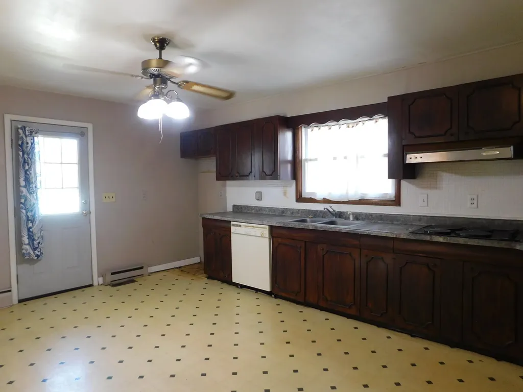 101 Dizney Evarts KY 40828