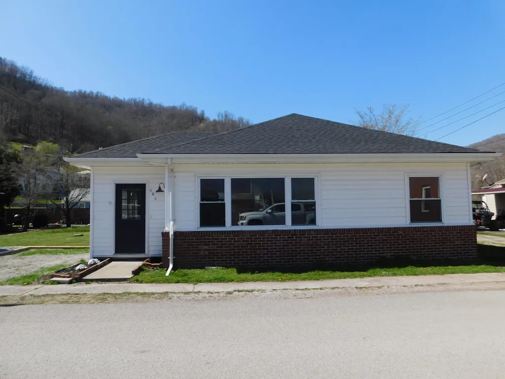 101 Dizney Evarts KY 40828