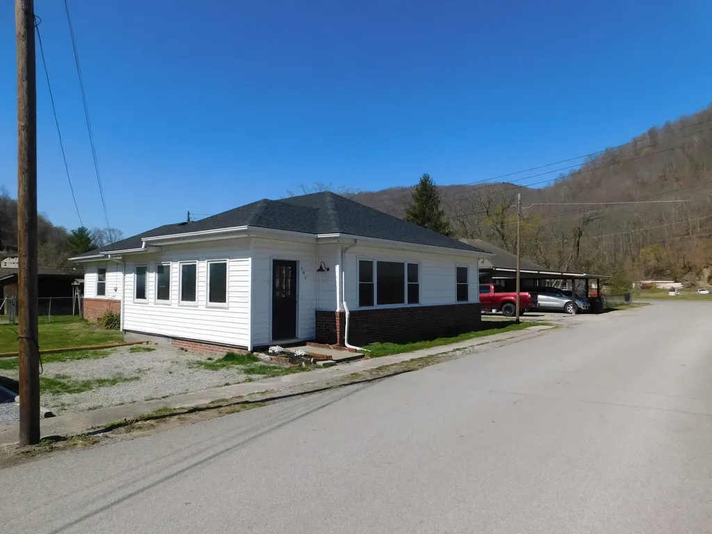 101 Dizney Evarts KY 40828