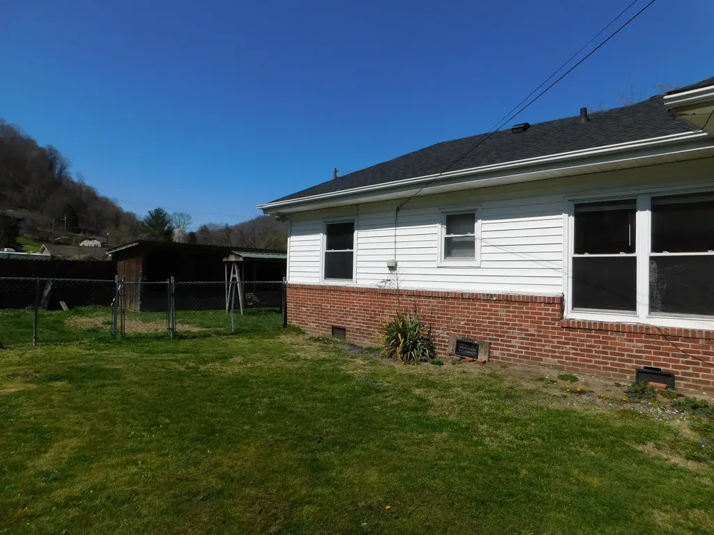 101 Dizney Evarts KY 40828