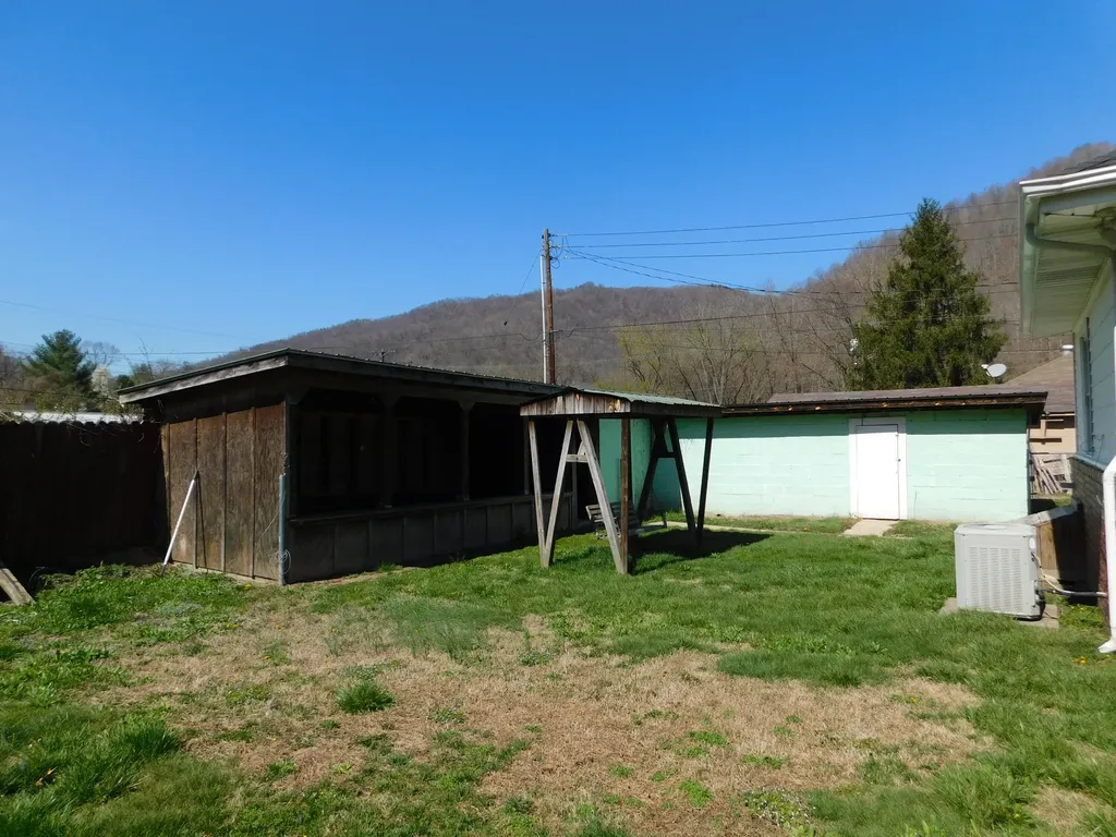 101 Dizney Evarts KY 40828