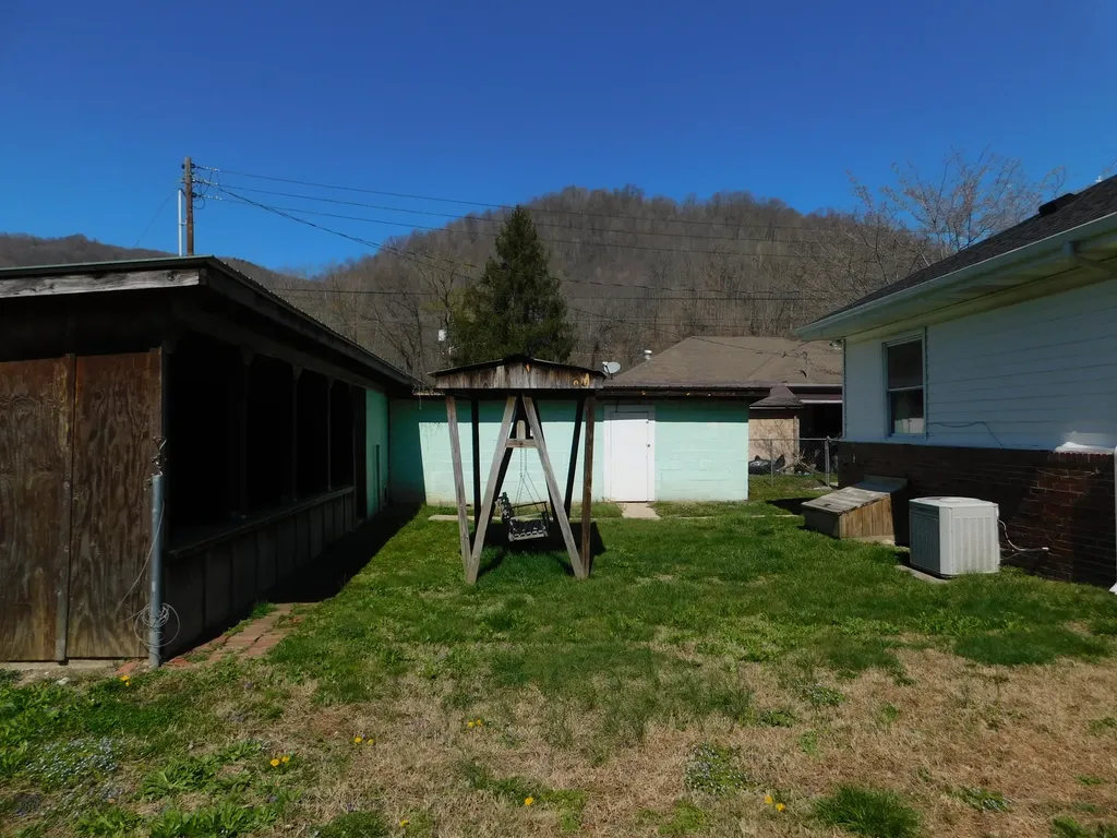 101 Dizney Evarts KY 40828