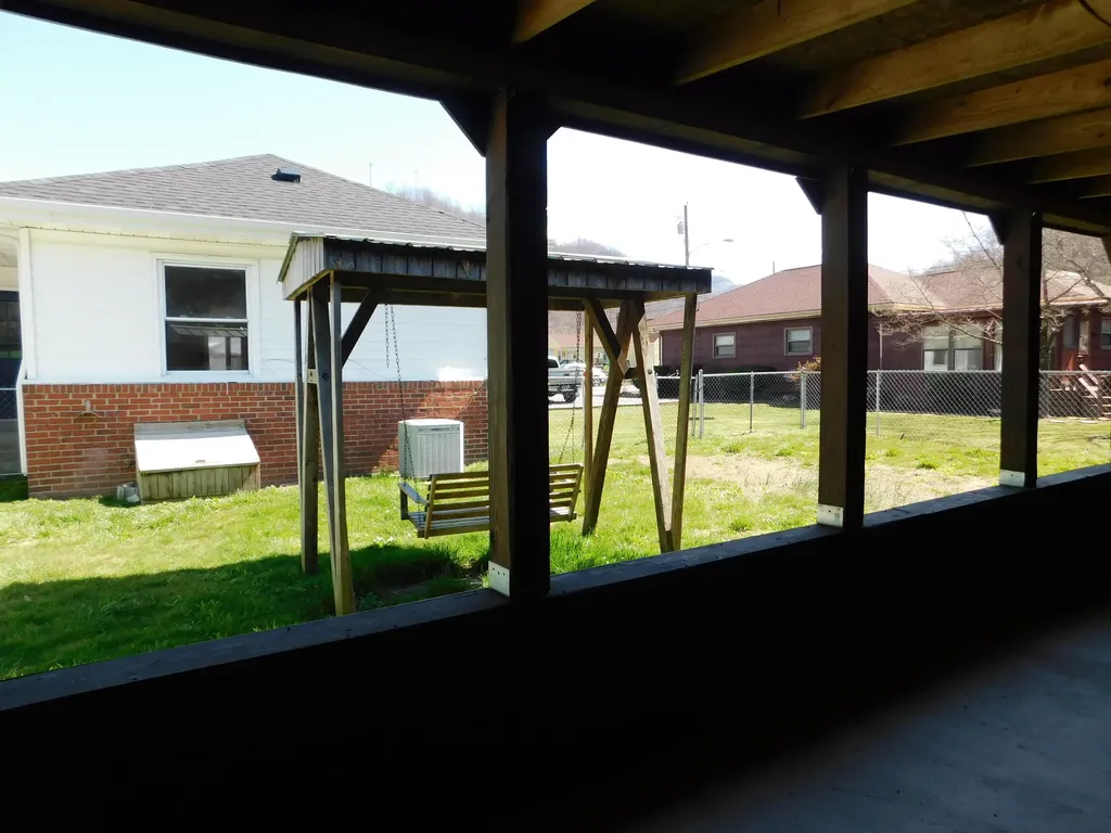 101 Dizney Evarts KY 40828