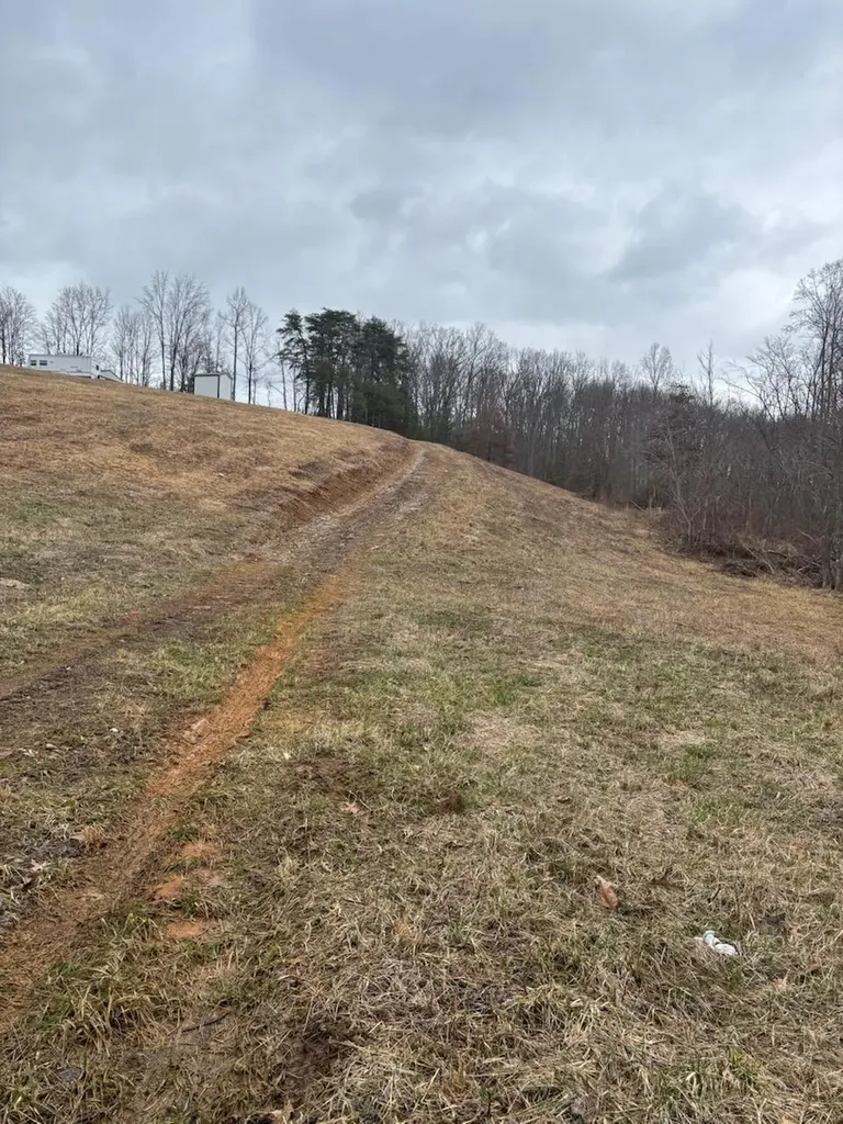 9999 Old Way Road London KY 40744