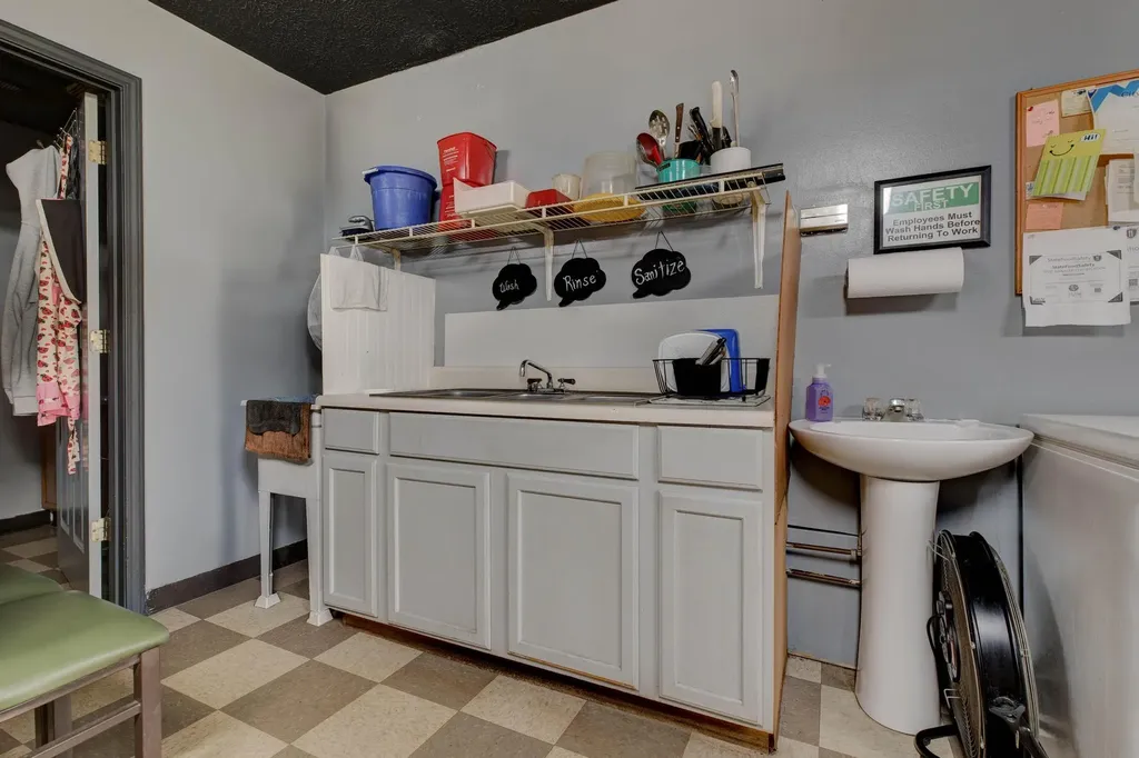 5657 Main Street Clay City KY 40312