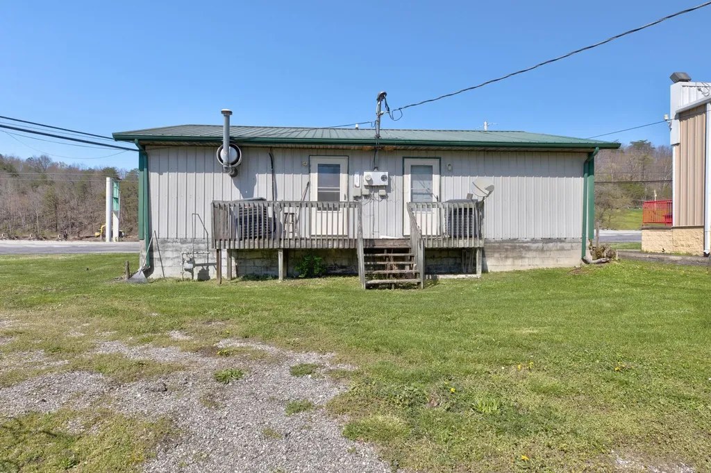 5657 Main Street Clay City KY 40312