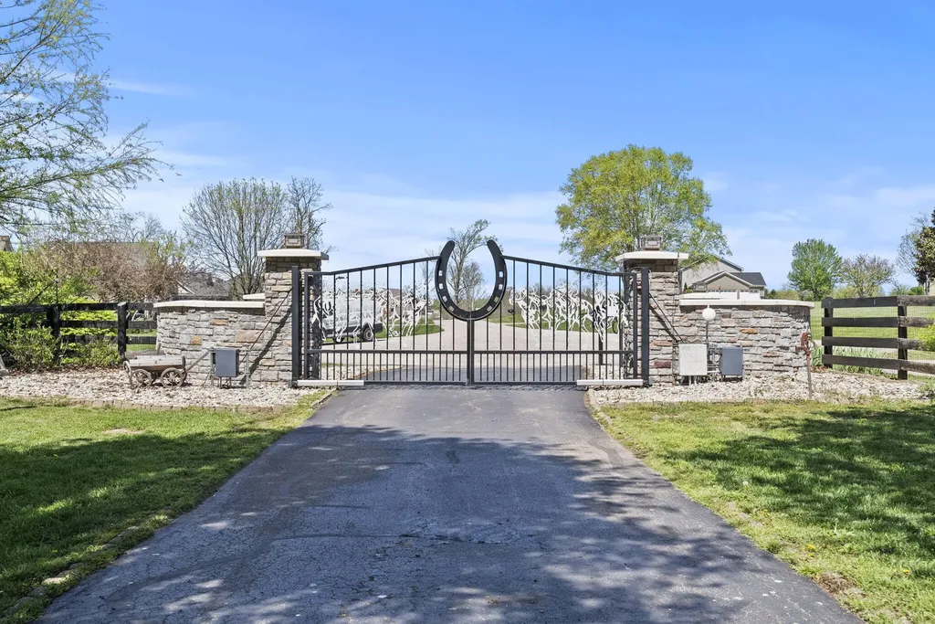 140 Seahawk Trail Midway KY 40347