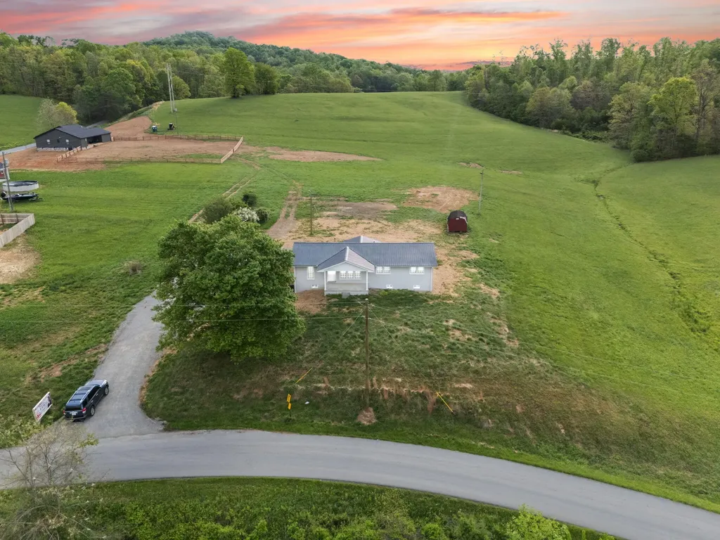 827 Pine Hill Brock Road London KY 40741