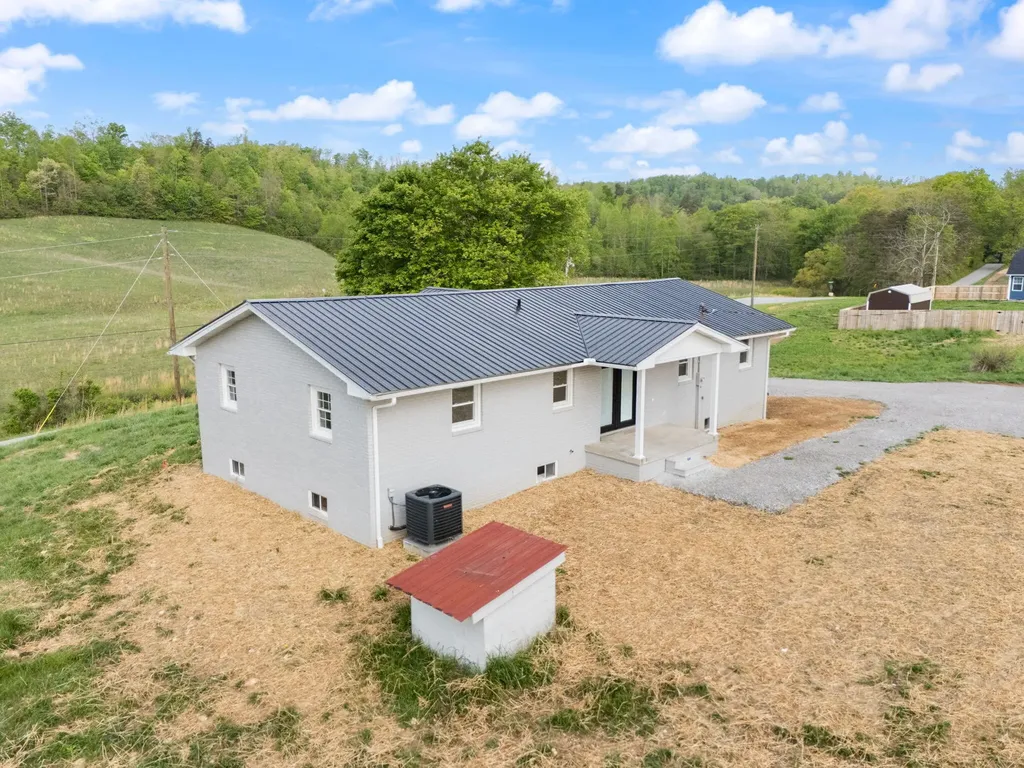 827 Pine Hill Brock Road London KY 40741