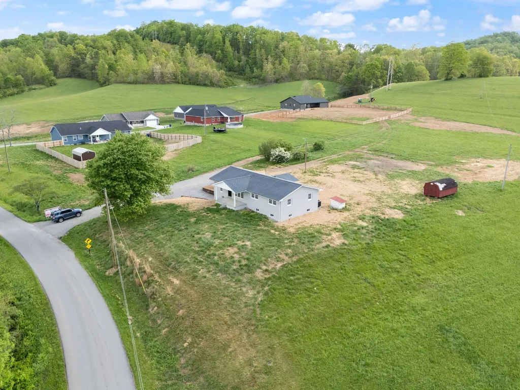 827 Pine Hill Brock Road London KY 40741