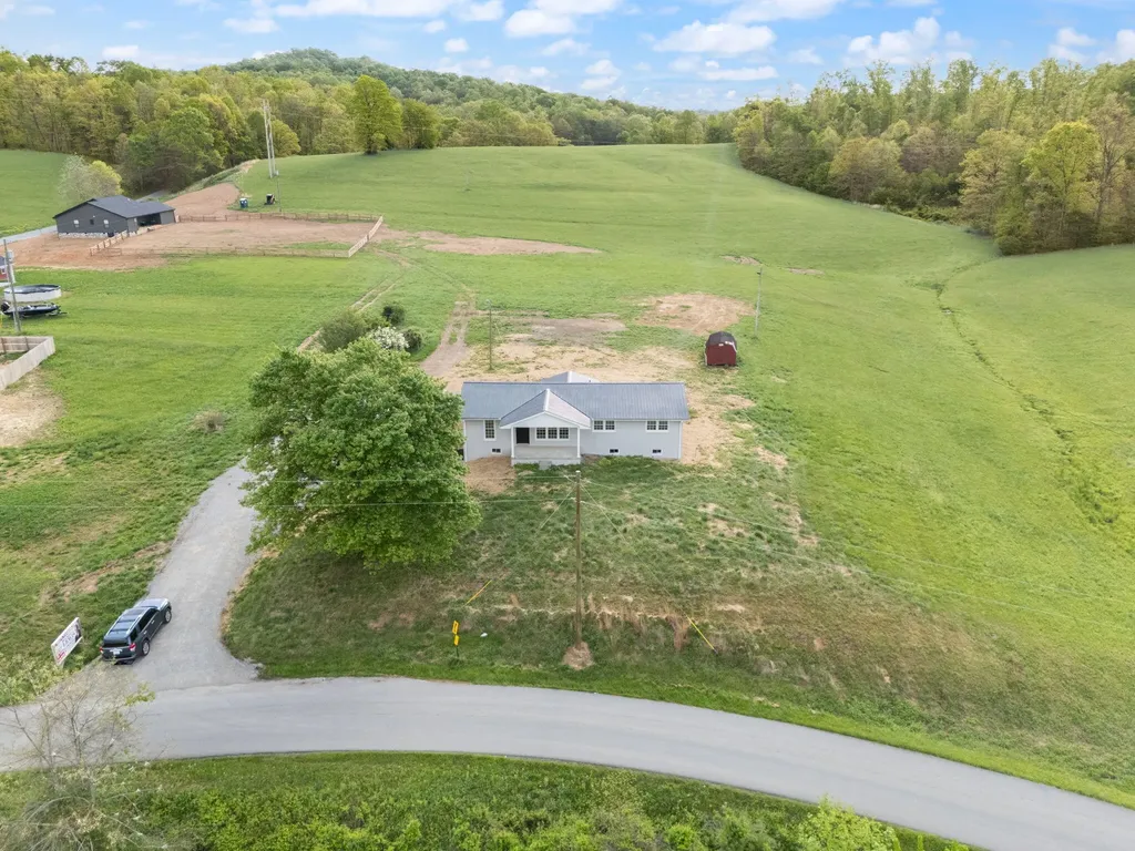 827 Pine Hill Brock Road London KY 40741