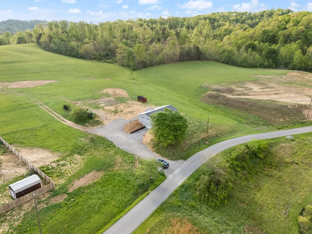 827 Pine Hill Brock Road London KY 40741