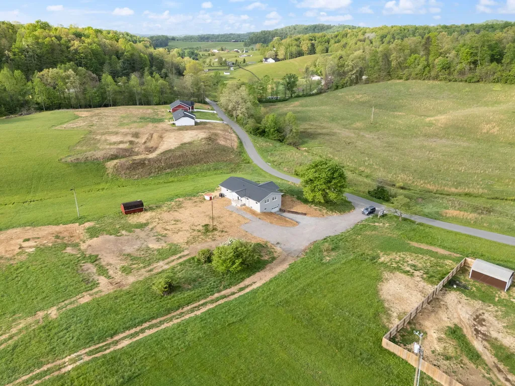827 Pine Hill Brock Road London KY 40741