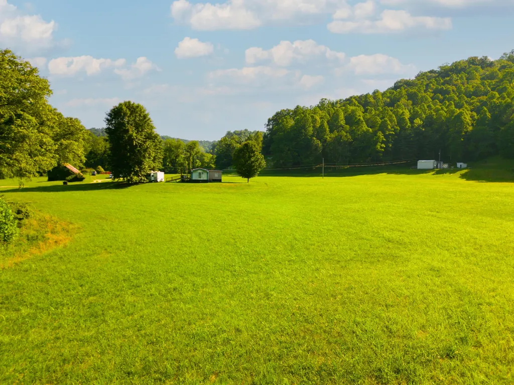 82 Fairview Farm Lane Inez KY 41224