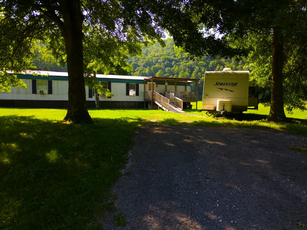 82 Fairview Farm Lane Inez KY 41224