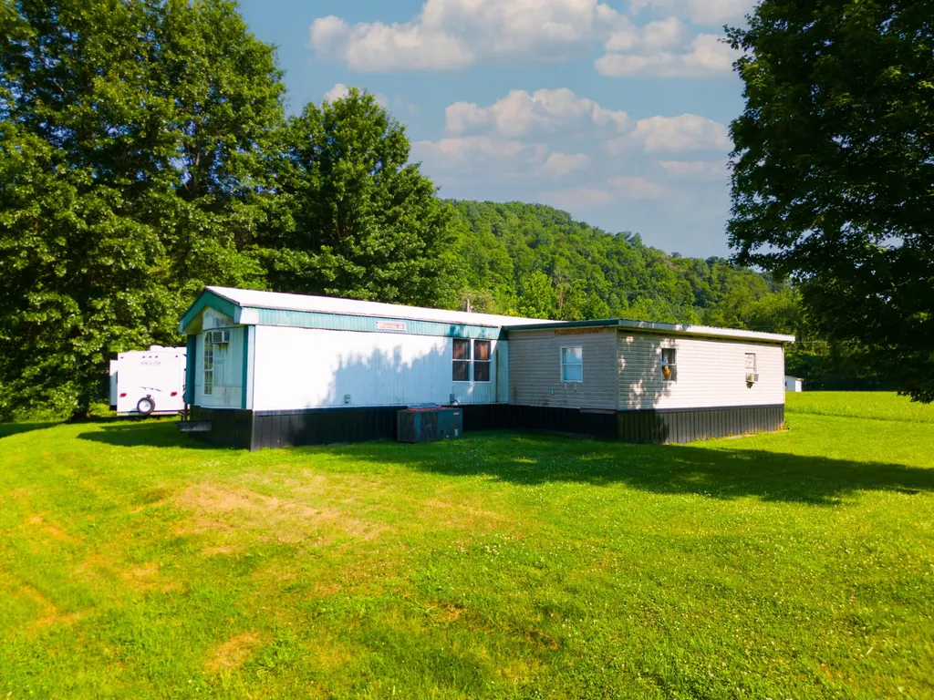 82 Fairview Farm Lane Inez KY 41224