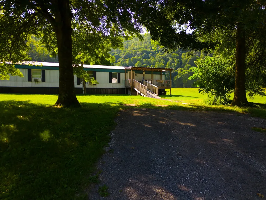 82 Fairview Farm Lane Inez KY 41224