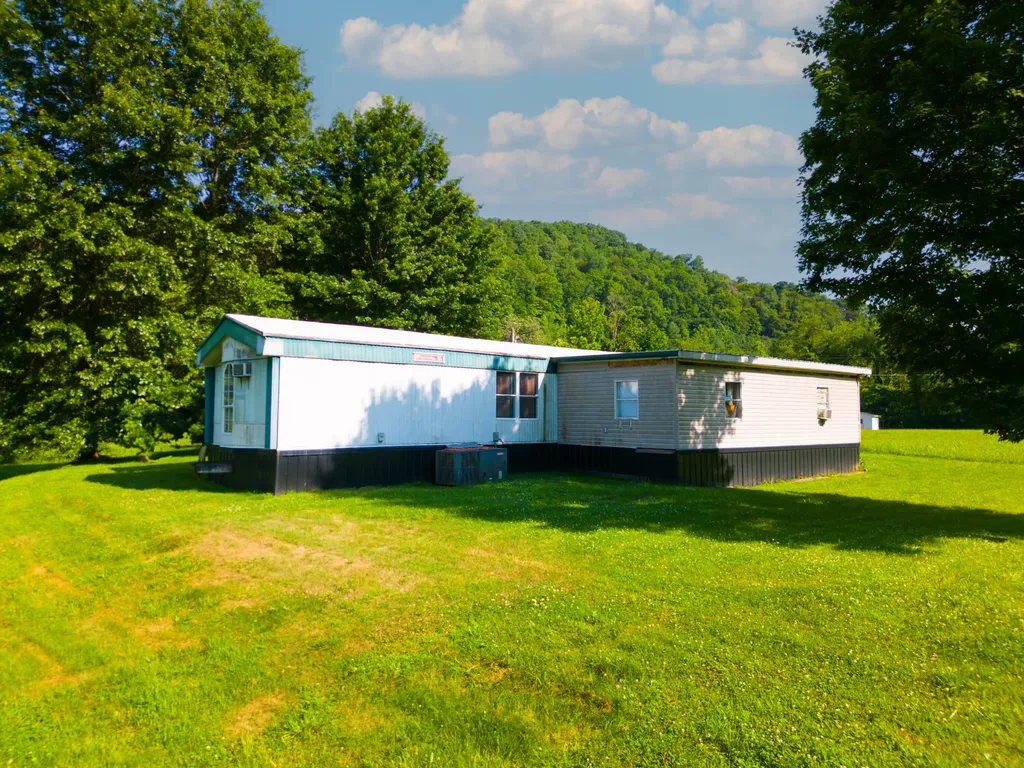 82 Fairview Farm Lane Inez KY 41224