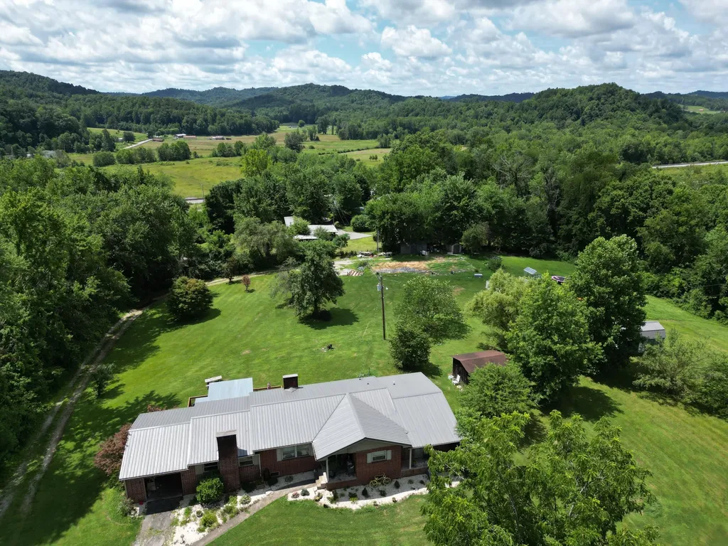 106 Walnut Lane Gray KY 40734