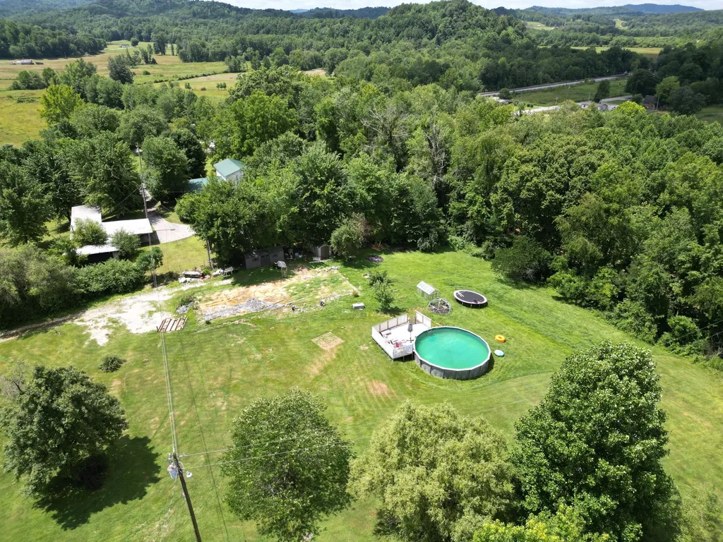 106 Walnut Lane Gray KY 40734