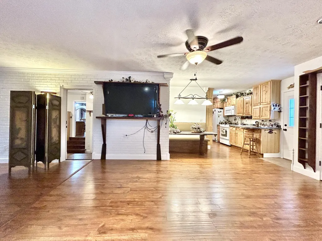 165 E Bourbon Road Somerset KY 42501