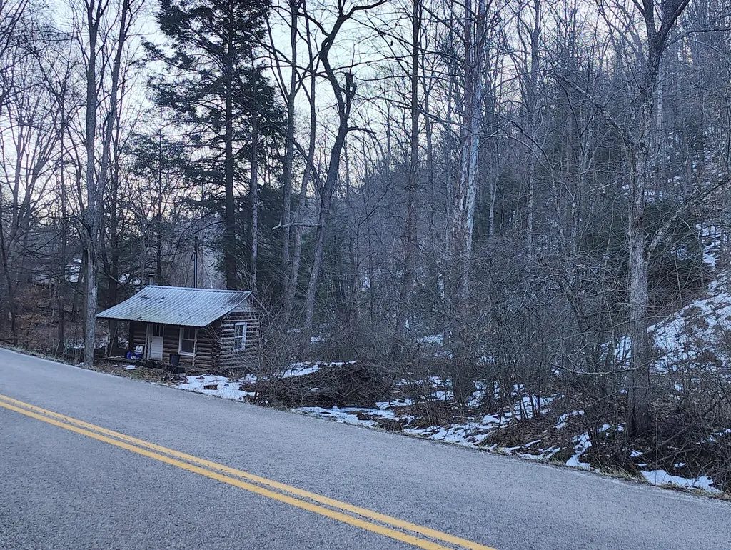 815 Highway 3446 Mckee KY 40447