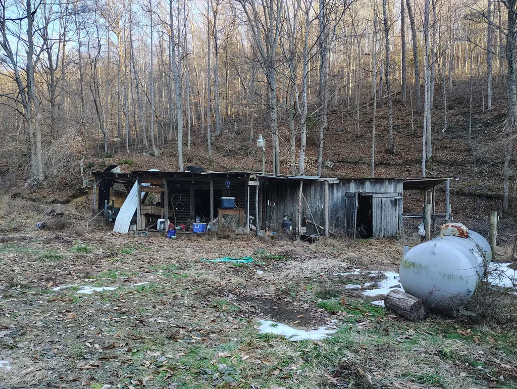 815 Highway 3446 Mckee KY 40447