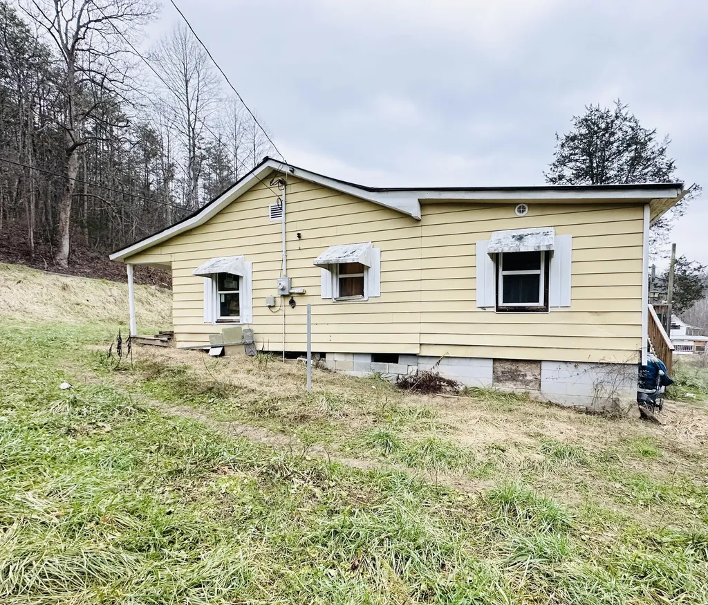 1844 Highway 1350 Manchester KY 40962