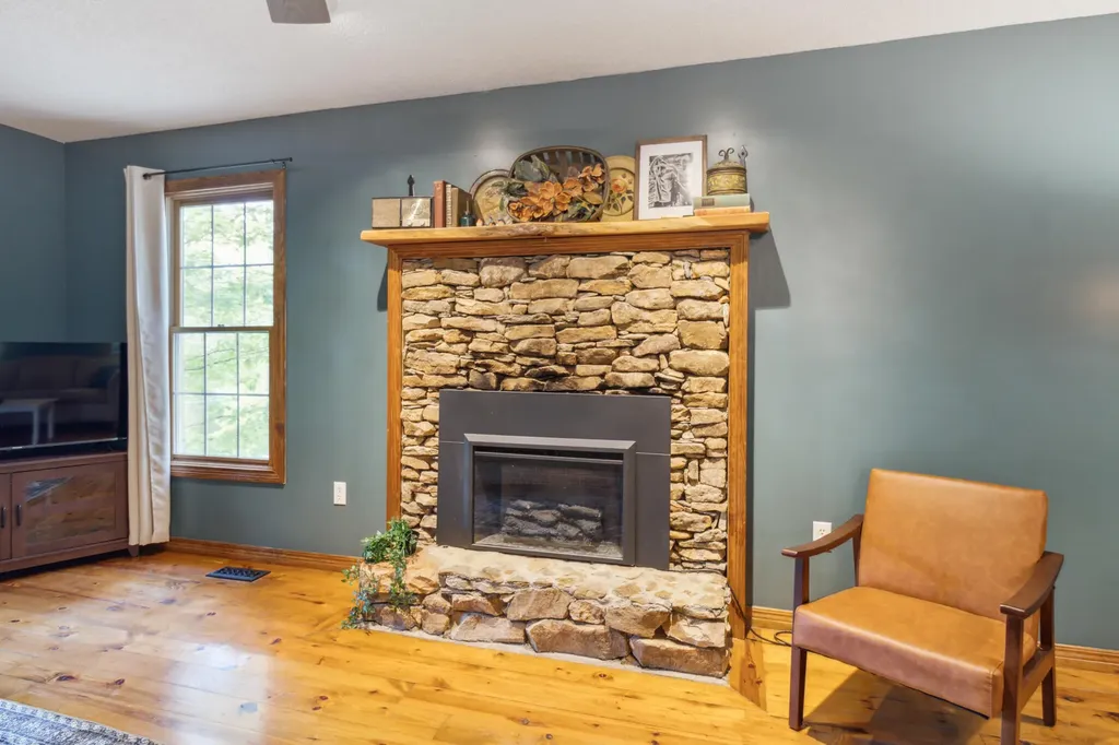 79 Tranquility Place Burnside KY 42519