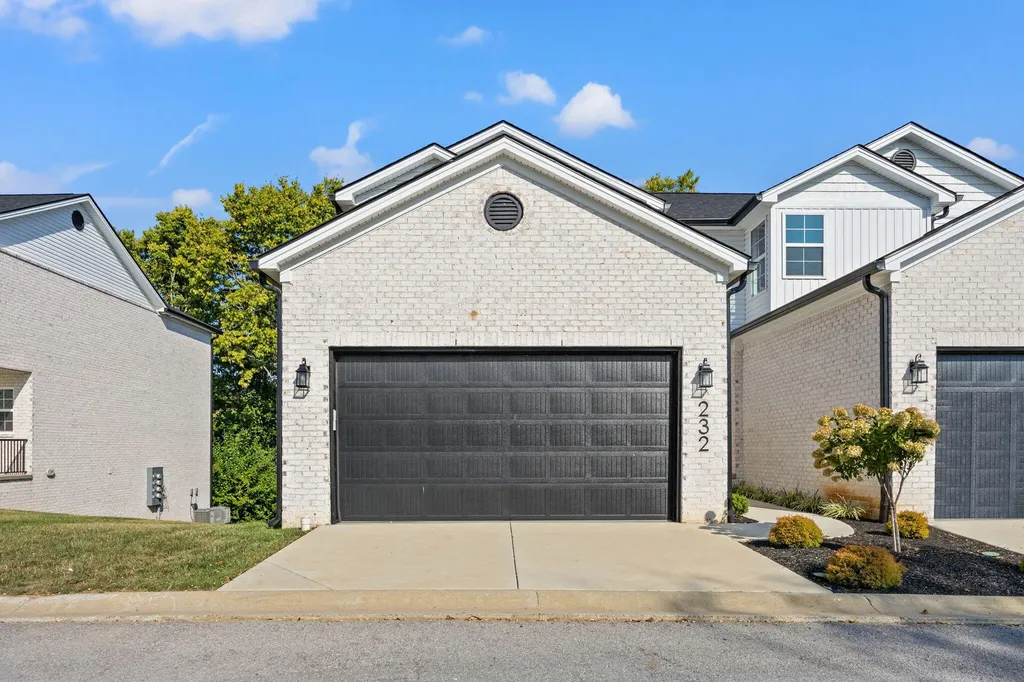 232 Sugartree Lane Versailles KY 40383