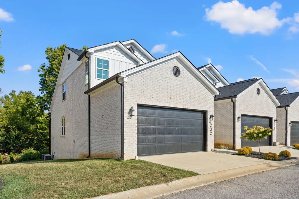 232 Sugartree Lane Versailles KY 40383