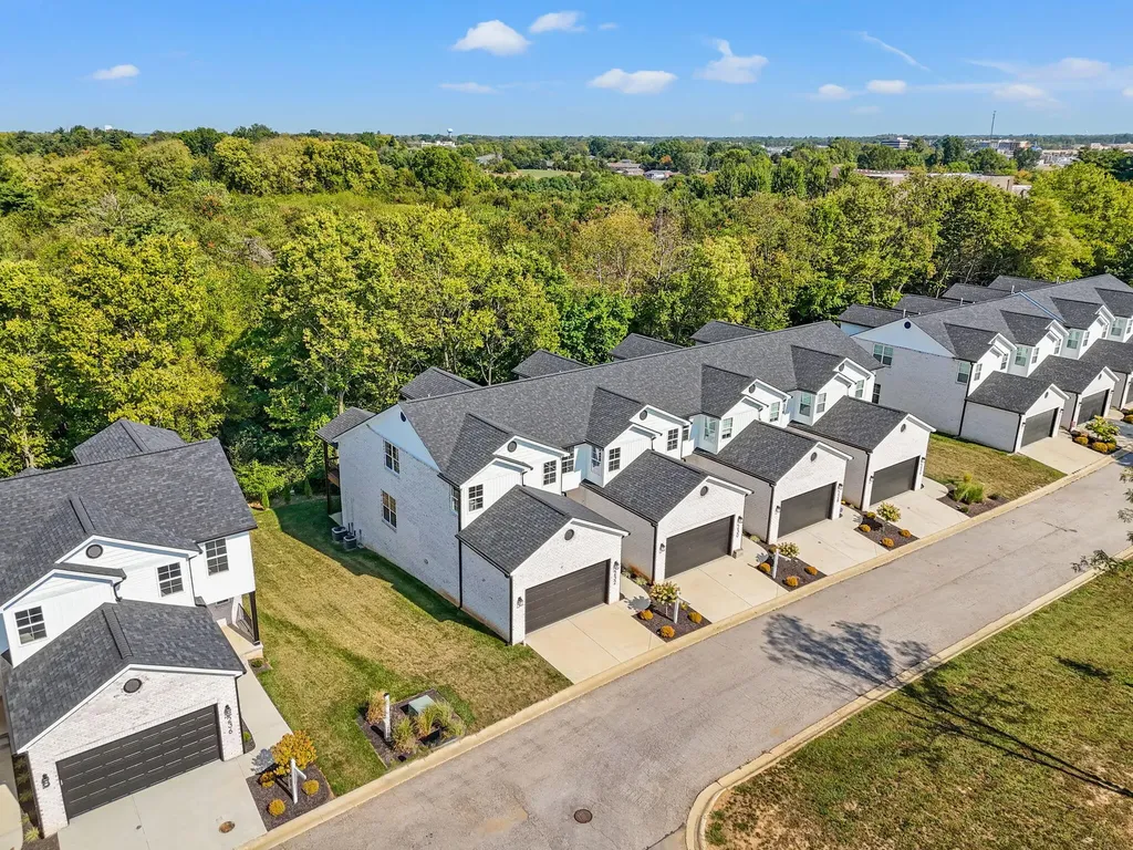 232 Sugartree Lane Versailles KY 40383